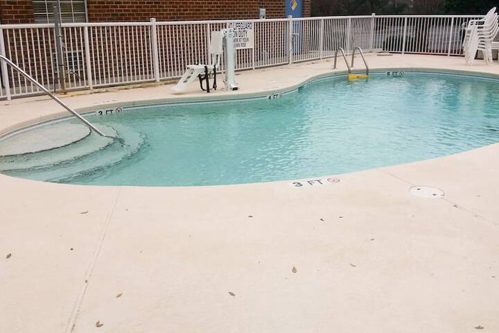 Hotel Pool