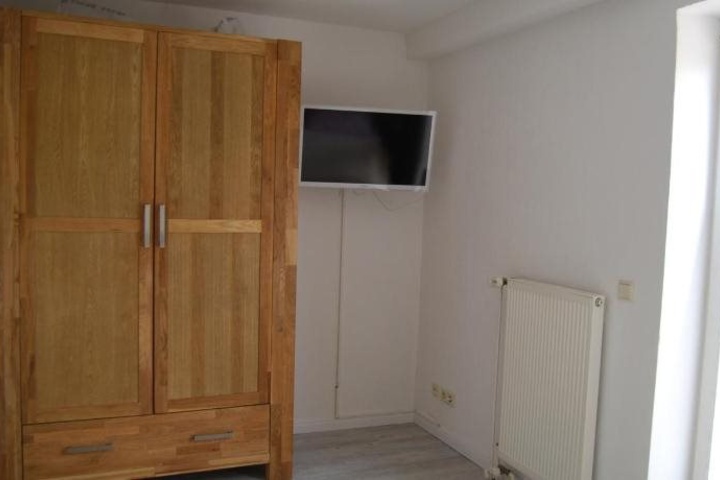 Room 4 of 15
