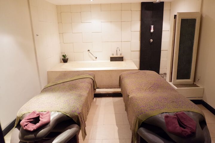 Spa 33 of 51