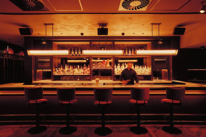 Lounge 56 of 75