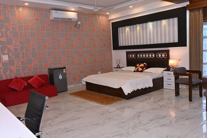 Room 2 of 29