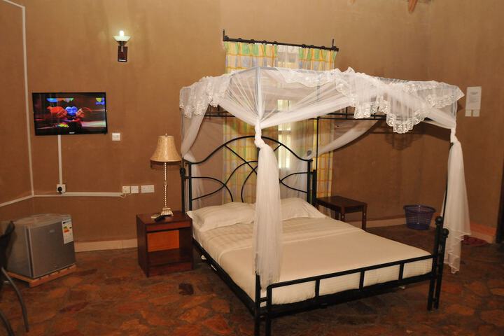 Room 4 of 38