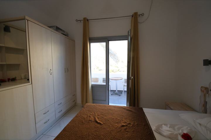 Room 43 of 158