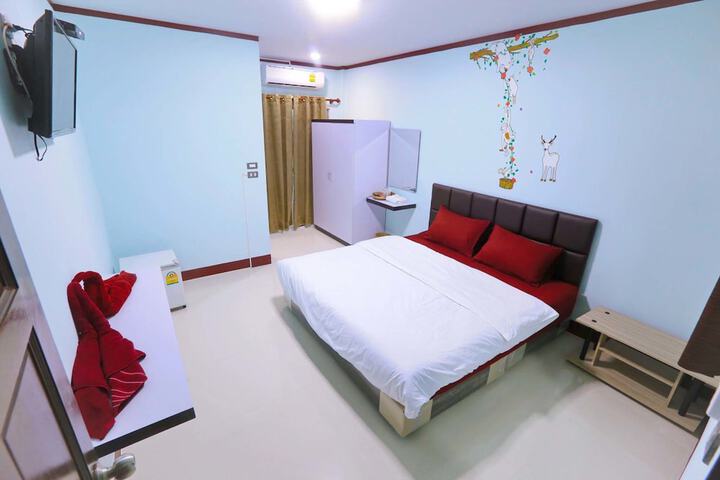 Room 8 of 25
