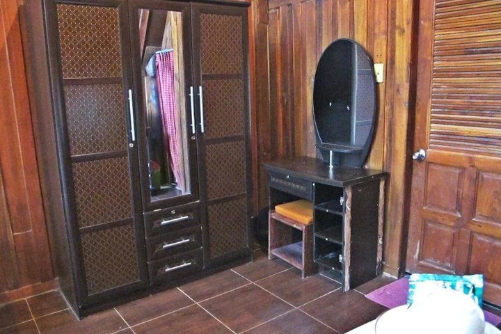 Room 2 of 17