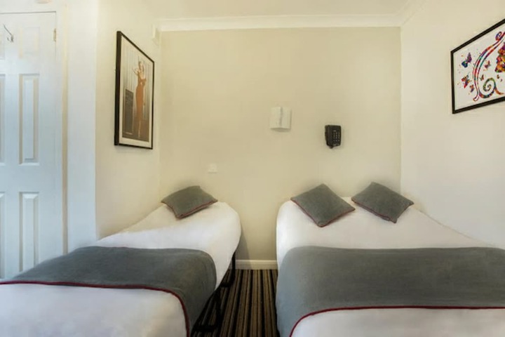 Room 7 of 32