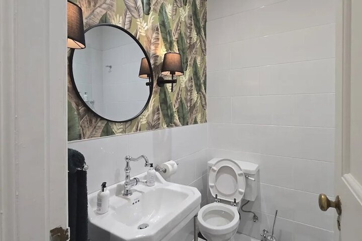 Room 28 of 39