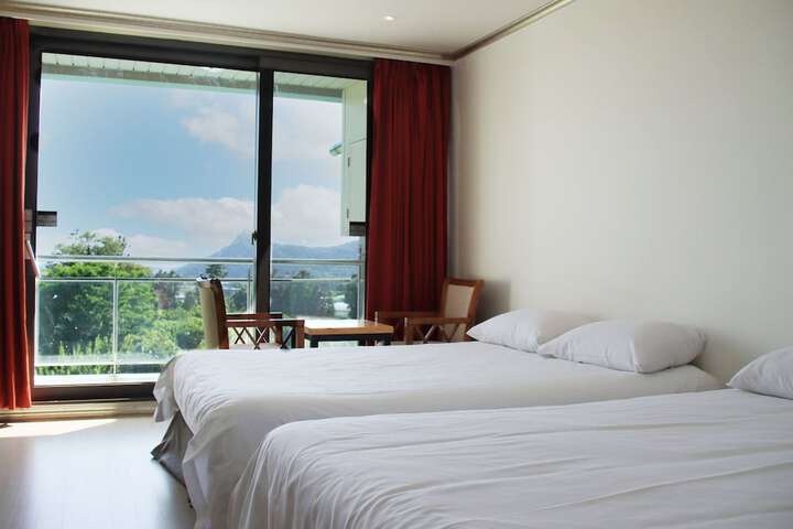 Room 14 of 38