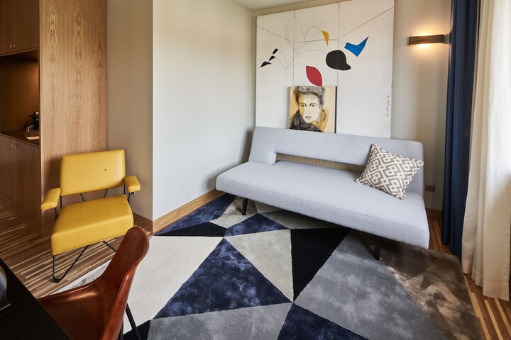 Room 59 of 204