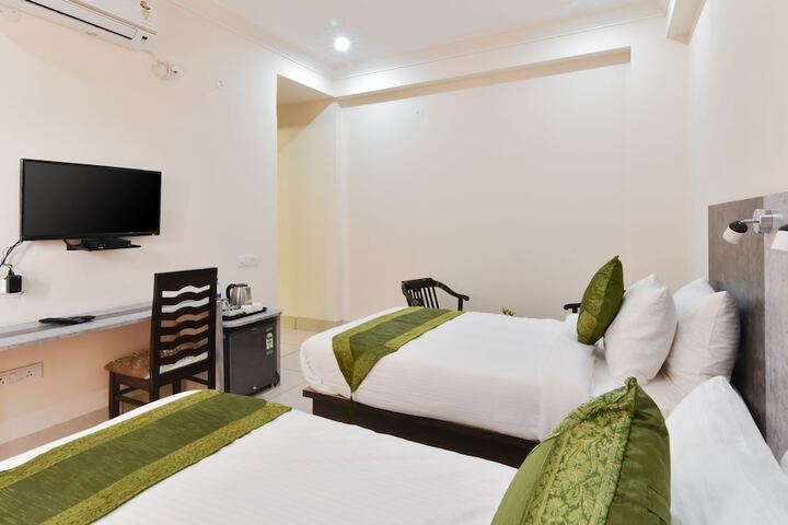 Room 9 of 27