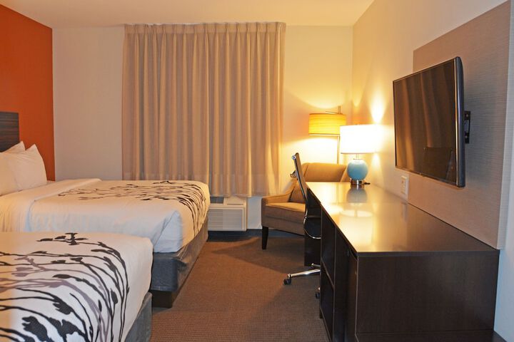 2 Queen Beds (9 of 11)