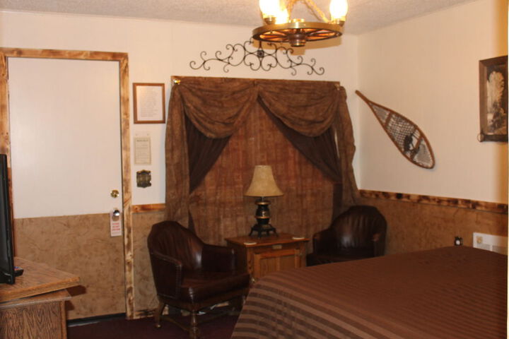 Room 8 of 94