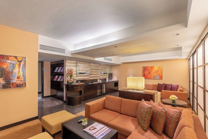 Lounge 85 of 130