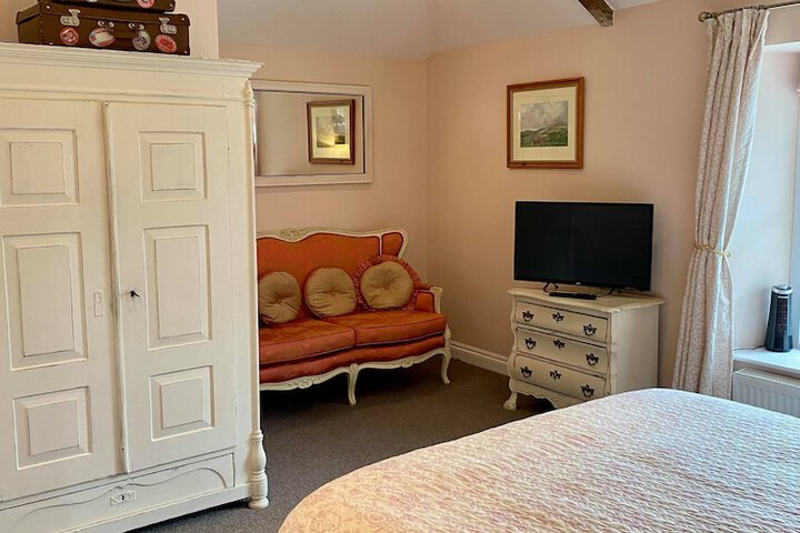 Room 7 of 28