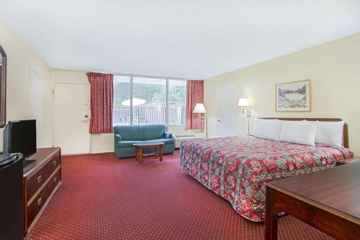 1 King Bed (2 of 2)