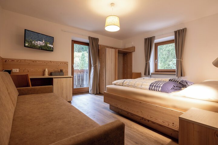 Room 3 of 38