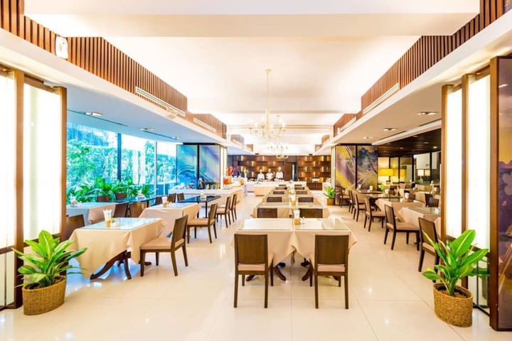 Dining Photos
