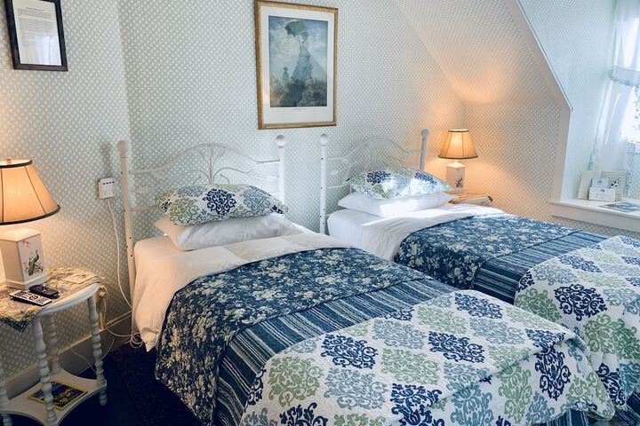 Room 3 of 73