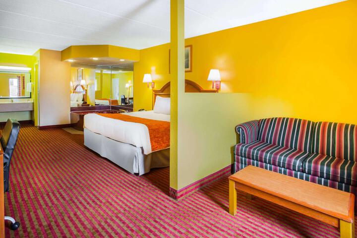 Standard Room, King or Two Doubles (4 of 9)