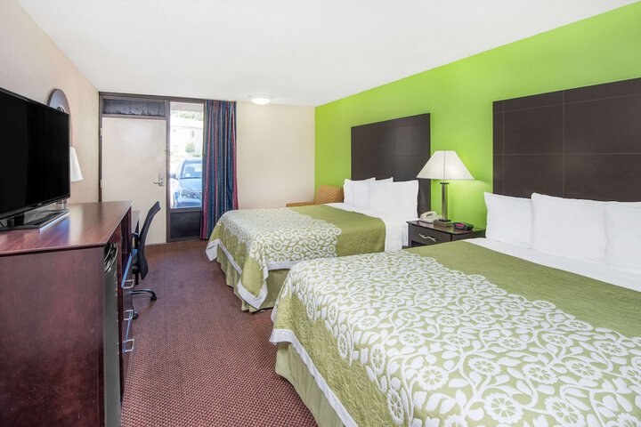 Room 8 of 16