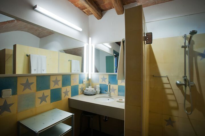 Room 43 of 64