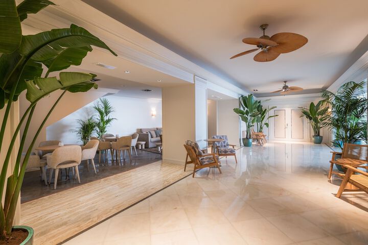 Entrance & Lobby