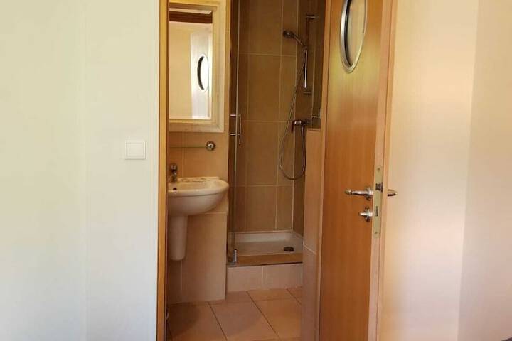 Room 11 of 46