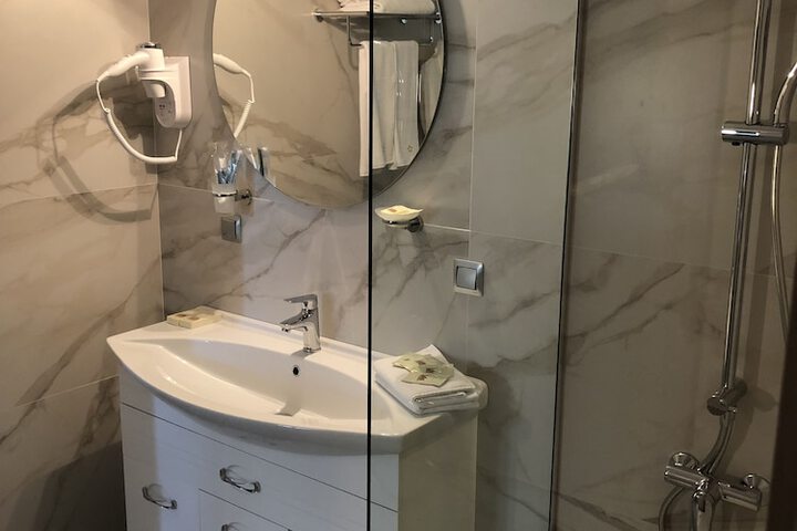 Room 30 of 49
