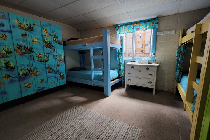 Room 16 of 46