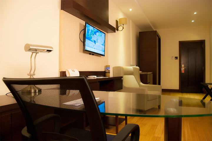 Room 3 of 87
