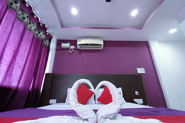 Room 5 of 11
