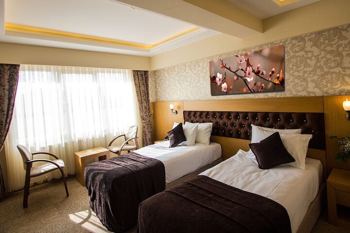 Room 9 of 37