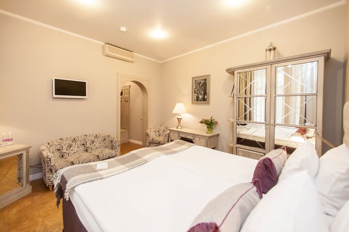 Room 6 of 120