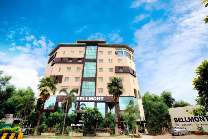 Bellmont Hotel at Botanical Garden Metro Station