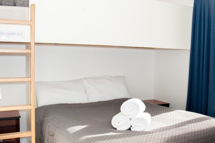 Room 4 of 37