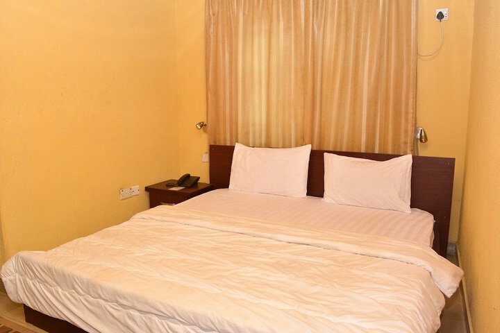 Room 2 of 20