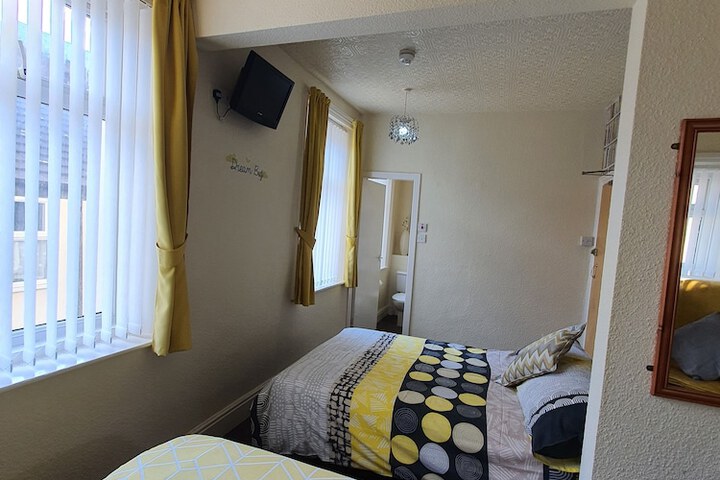 Room 33 of 97
