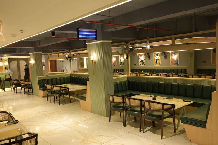 Dining 44 of 62