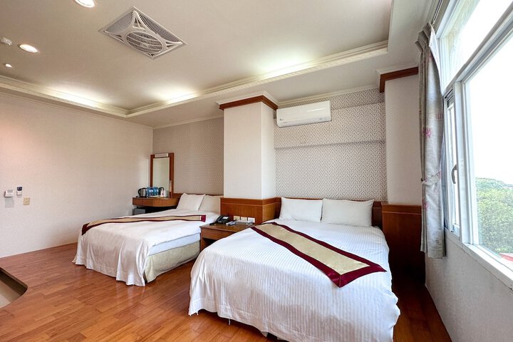Room 12 of 60