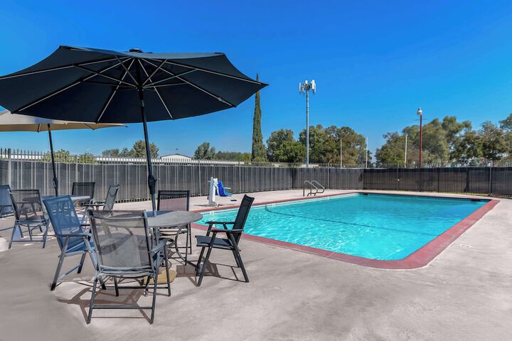 Pool 21 of 26
