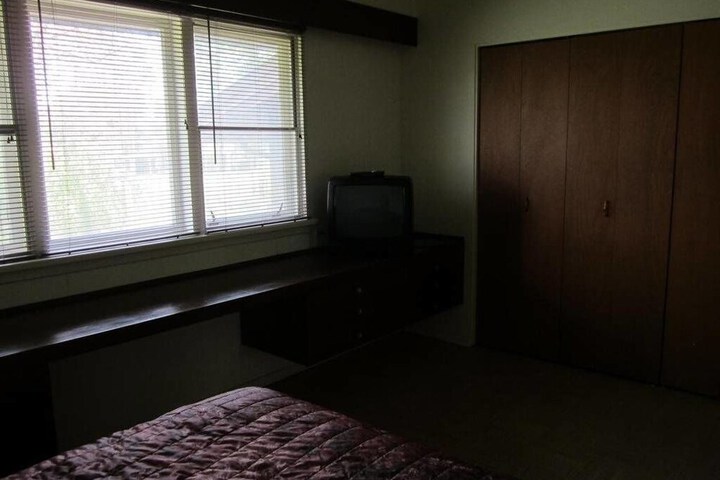Room 10 of 34