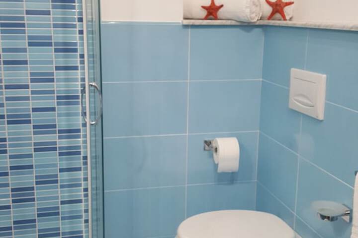Room 14 of 80