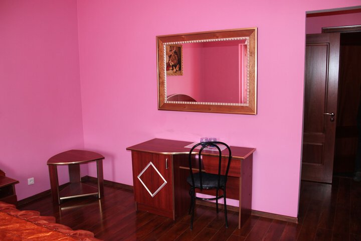 Room 11 of 24