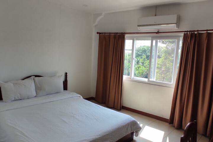 Room 9 of 25