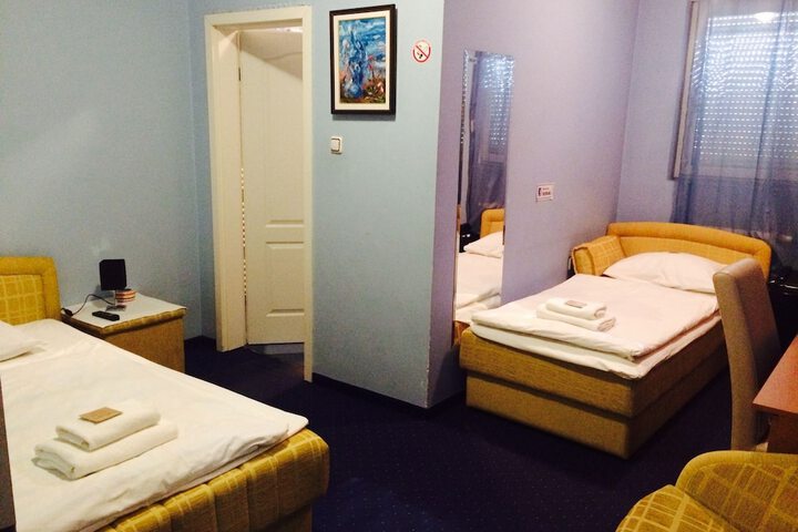Room 8 of 36