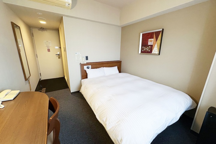 Room 4 of 28
