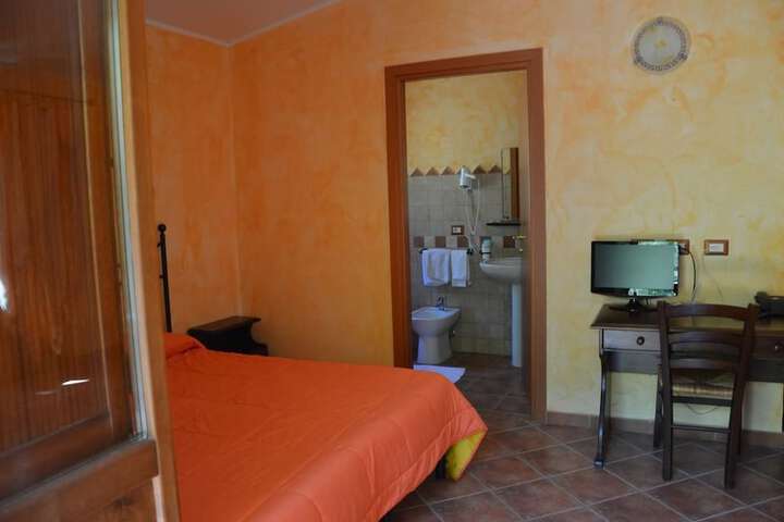 Room 2 of 41