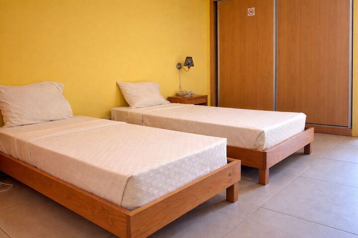 Room 7 of 18