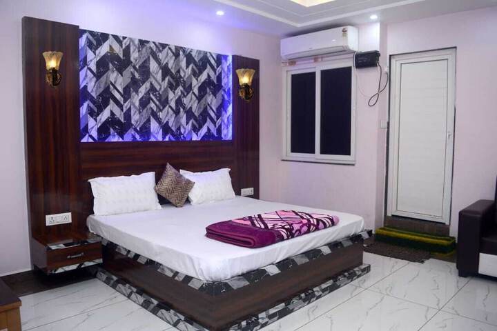 Room 3 of 9