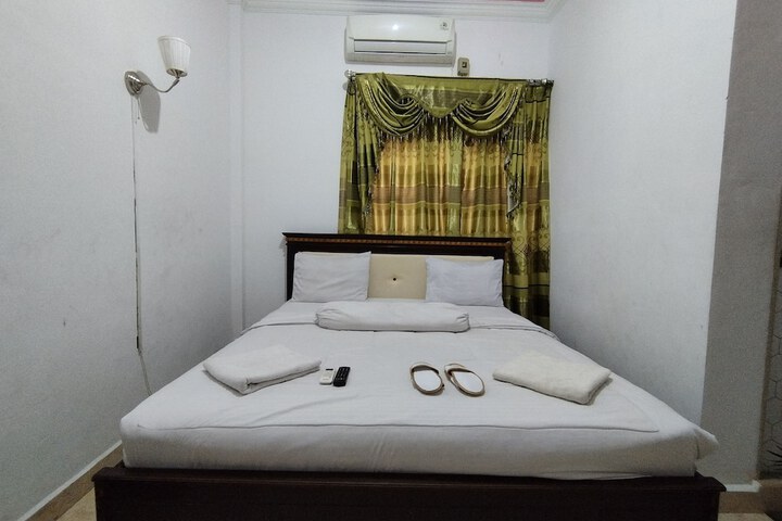 Room 11 of 17